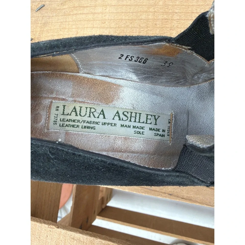 Laura Ashley Vintage Black Suede Lace Cutout Pumps Kitten Heel Spain‎ Size 39
